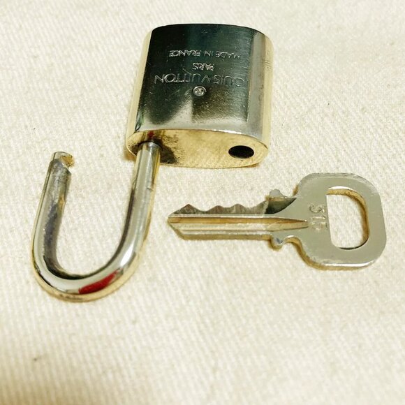 LOUIS VUITTON LV 10 SET PADLOCK KEY BAG CHARM CADENA GOLD PLATED FRANCE 35PDA120 - Picture 5 of 7